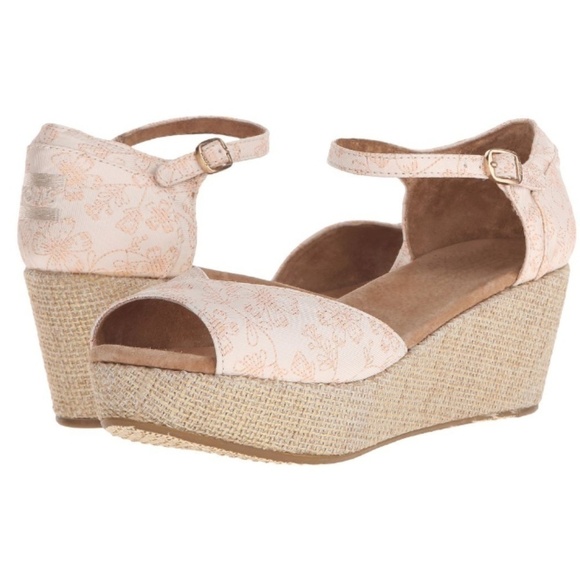 💕TOMS💕 Rose Gold Floral Platform Wedge Sandals - Picture 4 of 8